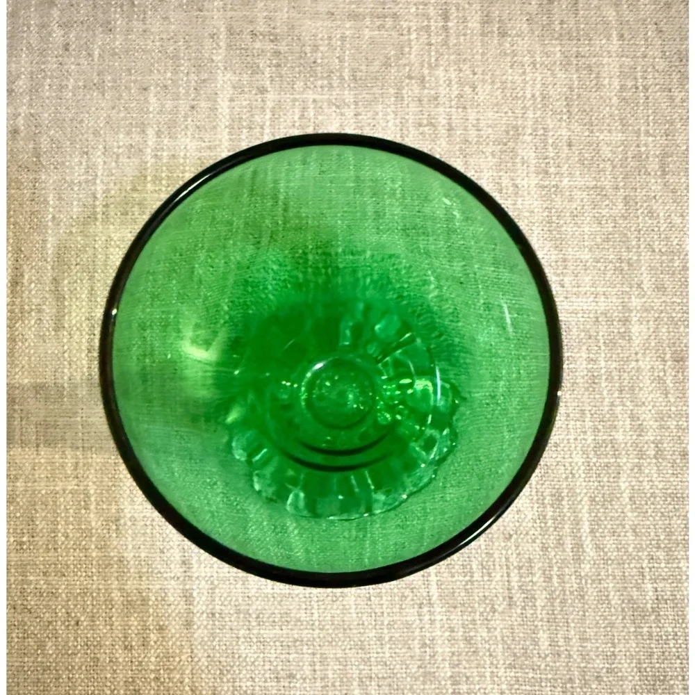 🌿 Vintage Green Glass Goblet Cup – Clear Decorative Pedestal Foot 🌿